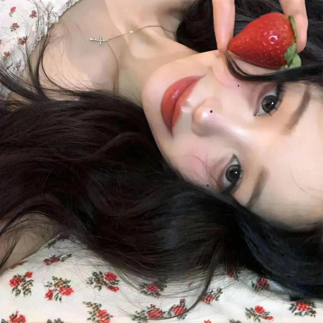龙纹身的女孩